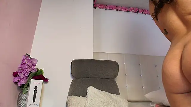 Chat +18 de lilyth_bloom ao vivo