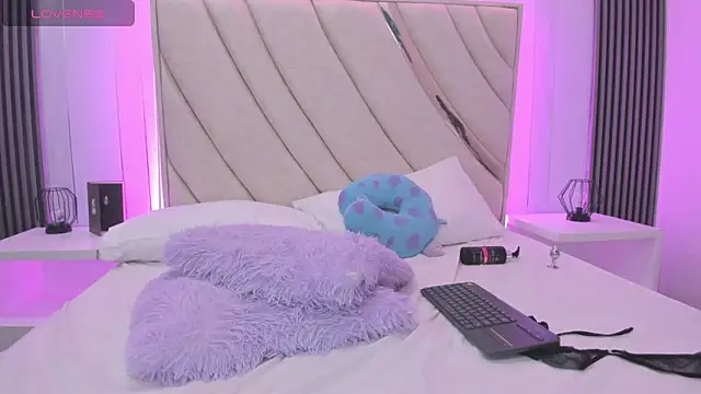 Chat +18 de rebeca_brown_ ao vivo