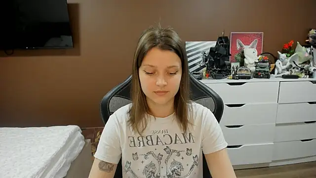 SoniNesti Chat XXX live