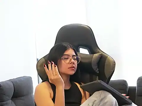 Mia_Storm18: απευθείας συνομιλία ΧΧΧ