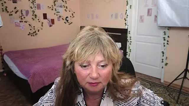 Melania_Cook: онлайн-секс-чат