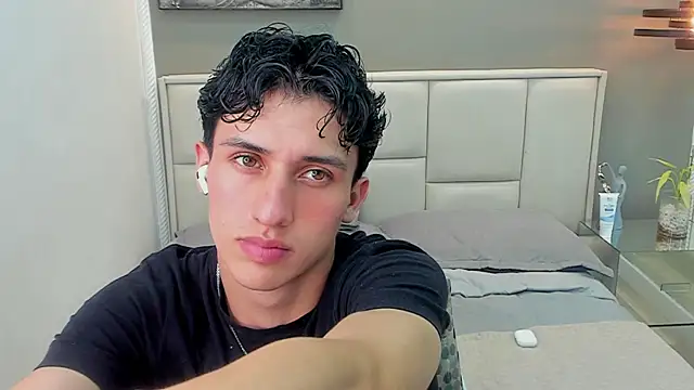 Chatroom XXX en direct de thom_ames