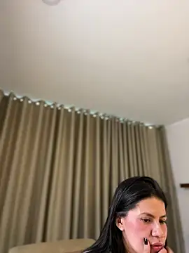 Zandrina 现场XXX聊天