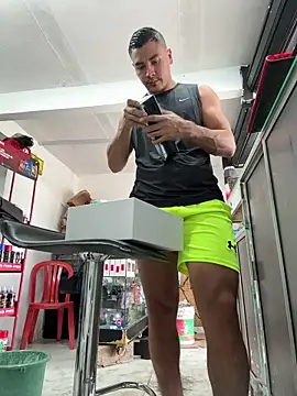 Paul22cm- live XXX chat