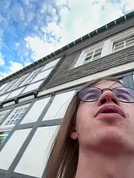 YoungSebi – Naživo XXX chat