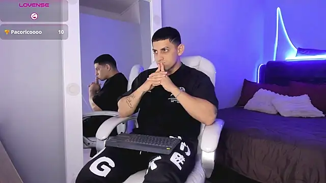 Chat XXX en directo de Alex_cute77