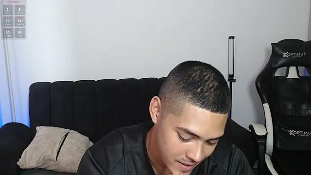 צ'אט XXX בשידור חי של Iamdylan777
