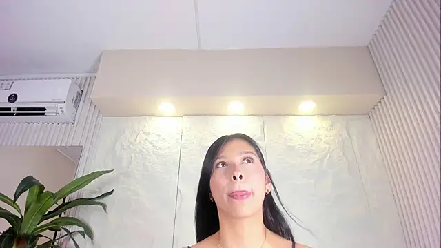MiaCollson – Naživo XXX chat