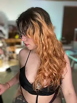 NikkiNix Adlı Modelin Canlı XXX Sohbeti