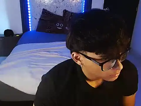 Mr_yisuzz Adlı Modelin Canlı XXX Sohbeti