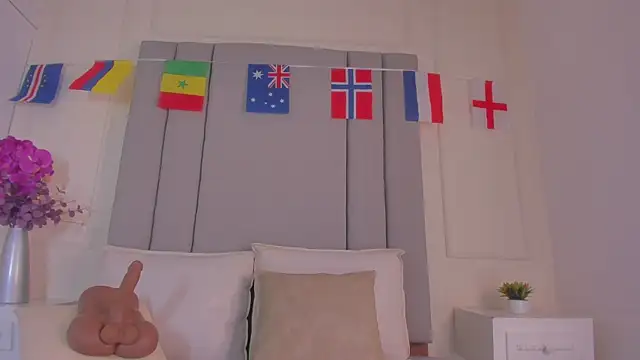 Онлайн чат XXX CannelaSmith