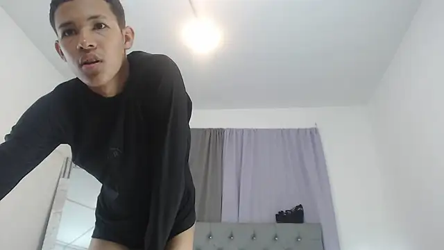 PhillipCox Adlı Modelin Canlı XXX Sohbeti