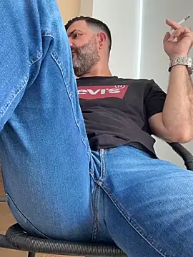 Chatroom XXX en direct de Hairy_Dad86
