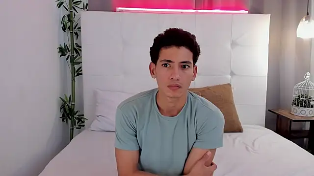 Pertunjukan Kamera Web Alejo-and-Thiago