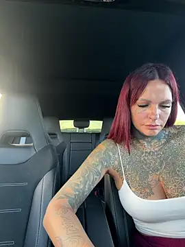 AileenInkOfficial Adlı Modelin Canlı XXX Sohbeti