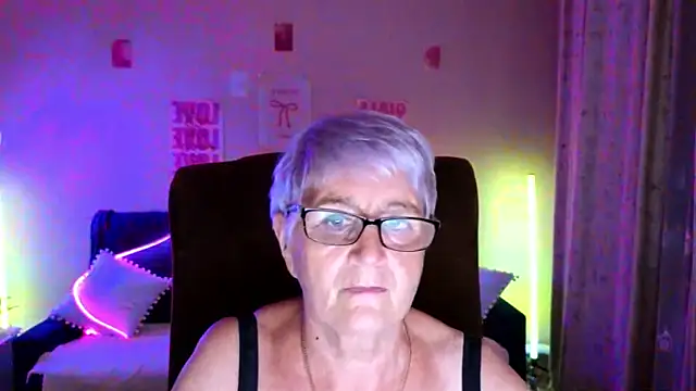 Chat +18 de Sandra_Snowflake ao vivo