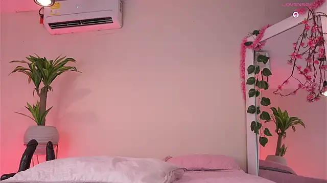 mili_moon_'s Live XXX Chat