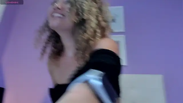 Chatroom XXX en direct de Charlotte11-11