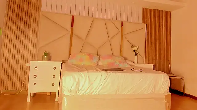 Chloe_and_Violeta Adlı Modelin Canlı XXX Sohbeti
