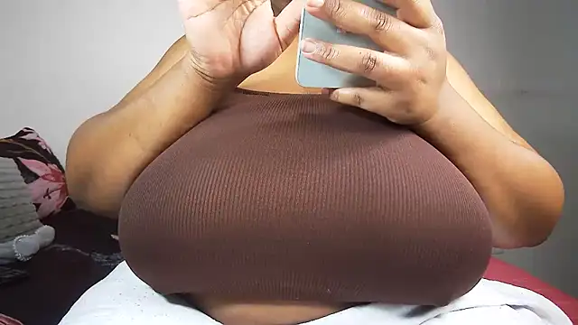 Suger-Boobs: διαδικτυακό σόου στην κάμερα