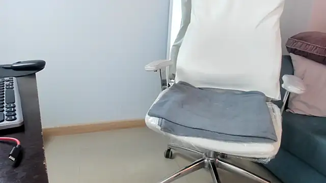 Ivonne_4: απευθείας συνομιλία  ΧΧΧ