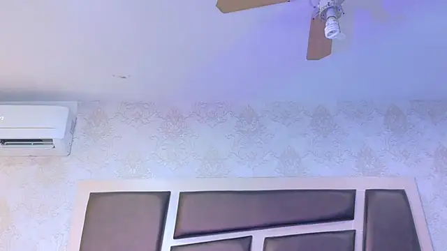 دردشة NicoleEsposito الجنسية المباشرة