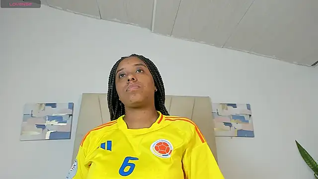 Sophia_Ebony Adlı Modelin Canlı XXX Sohbeti