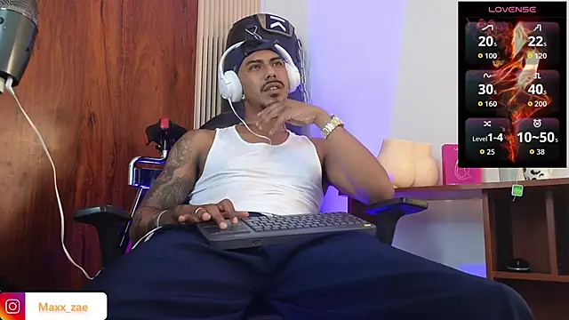Latinmoster_boss' Live XXX Chat