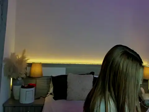 ZarahFoxx's Live XXX Chat