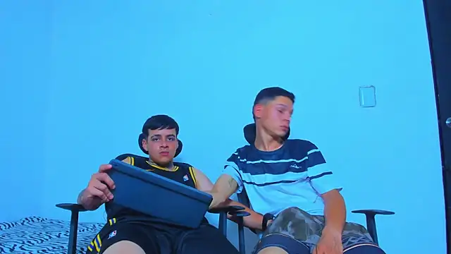 Thomas-Wil live XXX chat