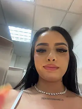 Chat +18 de BustyAngelXXX ao vivo