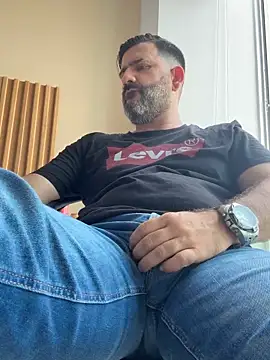 צ'אט XXX בשידור חי ש ל Hairy_Dad86
