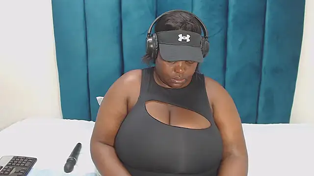 YOURFUCKEDUPMOM 现场XXX聊天