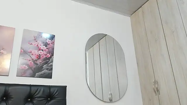 pinky_f00x's Live XXX Chat