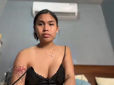 AlaiaXPixie Chat XXX in diretta