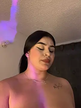Kariina__69's Live XXX Chat