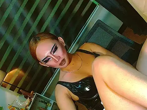 HOLLYWOOD_QUEEN_88 – Live XXX-chat