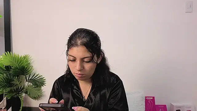 Iam_Issaa Chat XXX in diretta