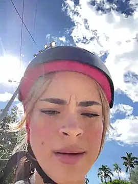 HannaRhodes Chat XXX in diretta