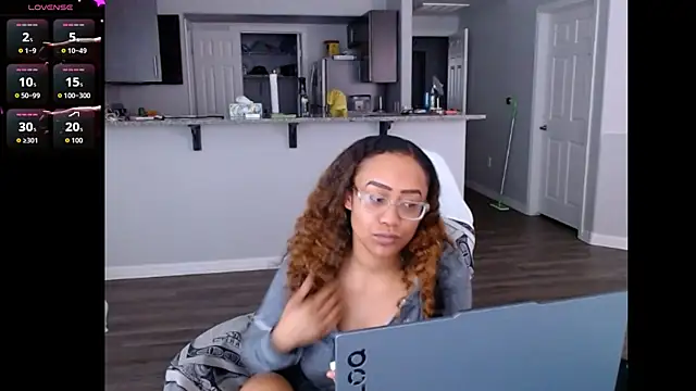 ReeseZen Chat XXX in diretta