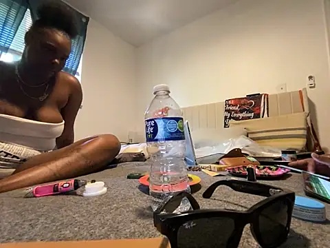 XXX chat uživo modela Tattedupdek