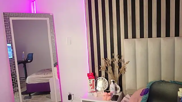 LeoTease Live XXX Chat