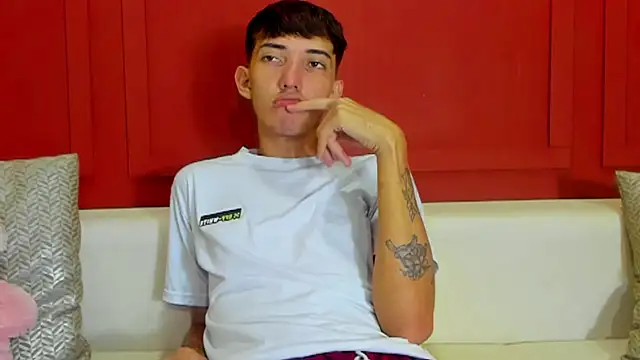 MichaelVasquex Adlı Modelin Canlı XXX Sohbeti