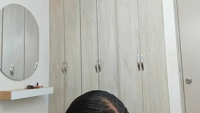 pinky_f00x's Live XXX Chat