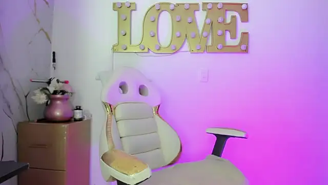 XXX chat uživo modela dianamilf