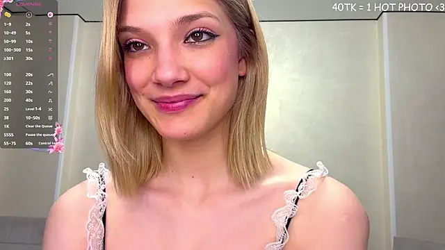 Carolini_in Live XXX chat