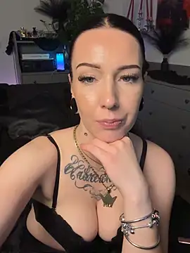 Trixie-Tainted's Live XXX Chat
