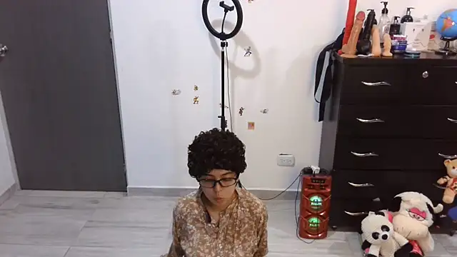 thomascooper7 Adlı Modelin Canlı XXX Sohbeti