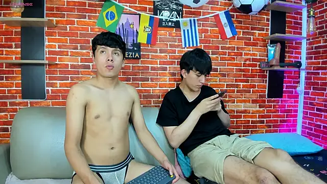Hoot_boyss_ Live XXX-chat