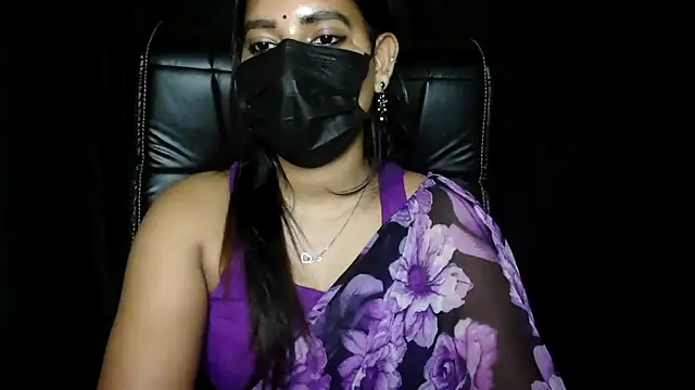 Rashmi-Sexy: онлайн-секс-чат